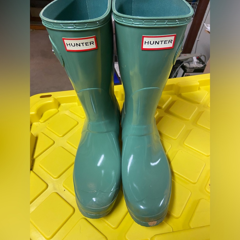 Like new size 11 Hunter mid-calf boots!